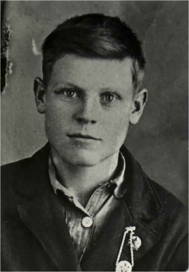 Кора Н.В. Использована электронная копия фотографии, размещенная на сайте Таврической центральной межпоселенческой библиотеки им. Рябинина К.А.